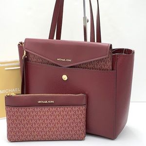 MICHAEL KORS
Maisie Large Pebbled Leather 3-in-1 Tote Bag MERLOT MULTI COLOR